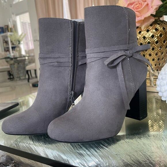 Christian Siriano  Women's Valencia Gray Ankle Block Heel Boots 6 - Picture 1 of 9